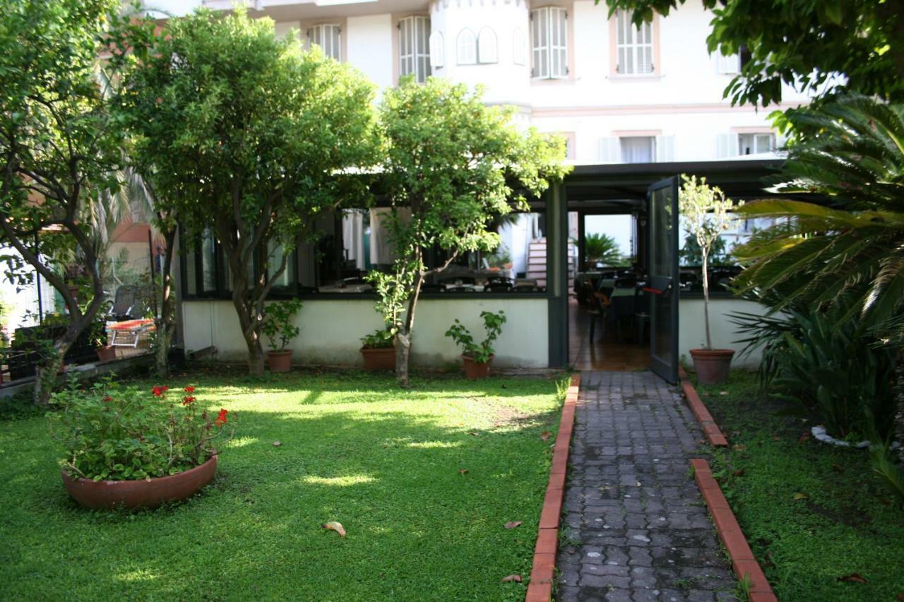 Hotel Rosalia Bordighera Luaran gambar