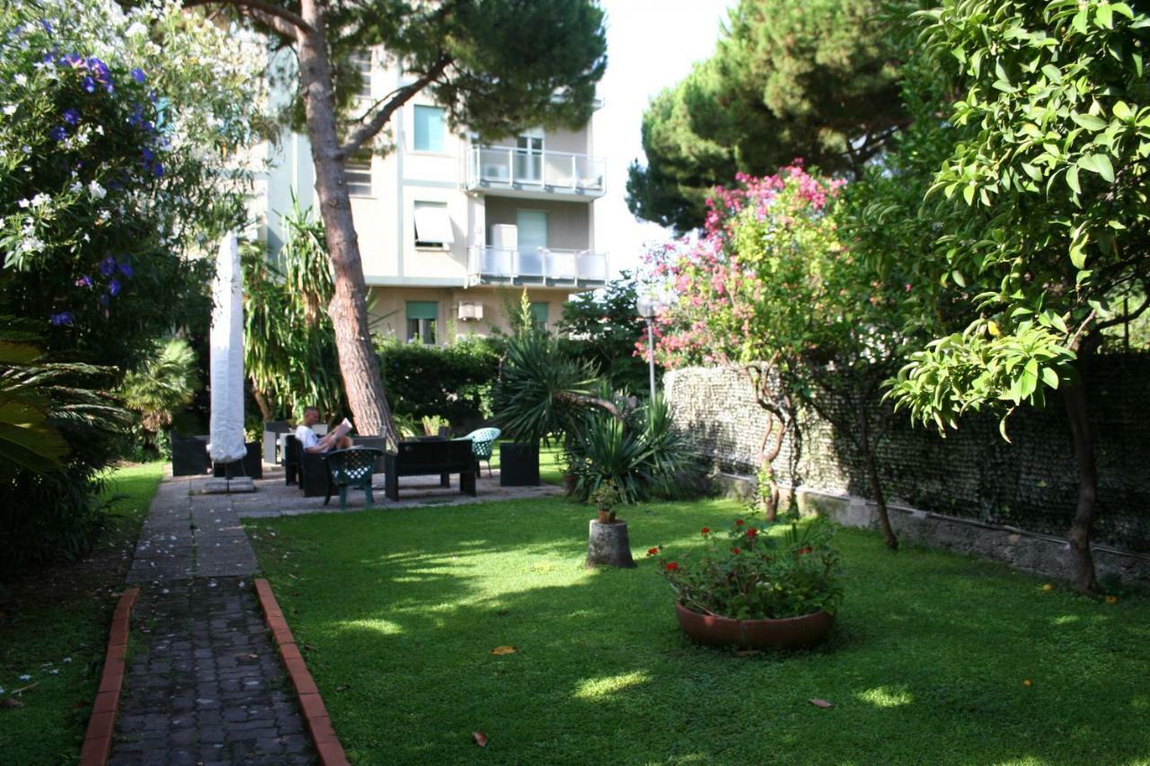 Hotel Rosalia Bordighera Luaran gambar